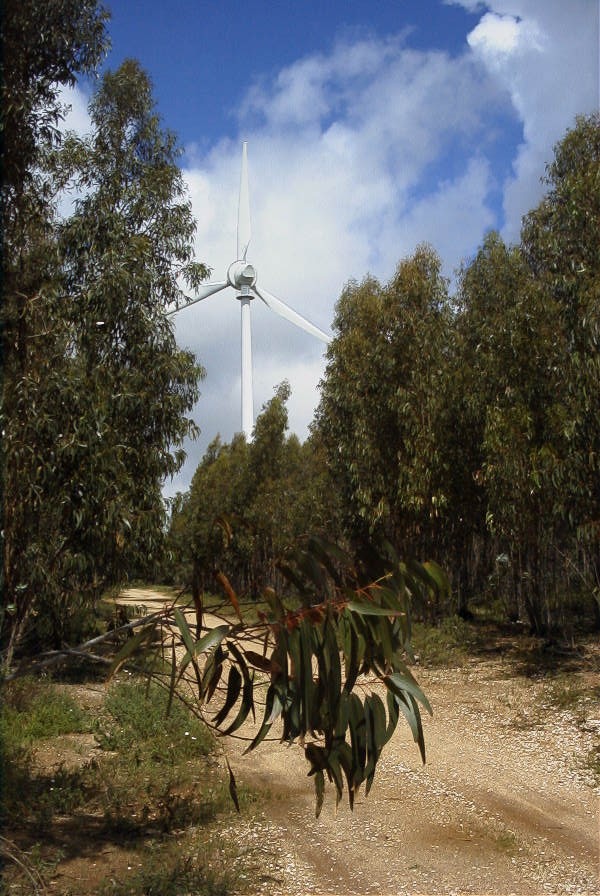 2003-04-15-046-Wind-turbine