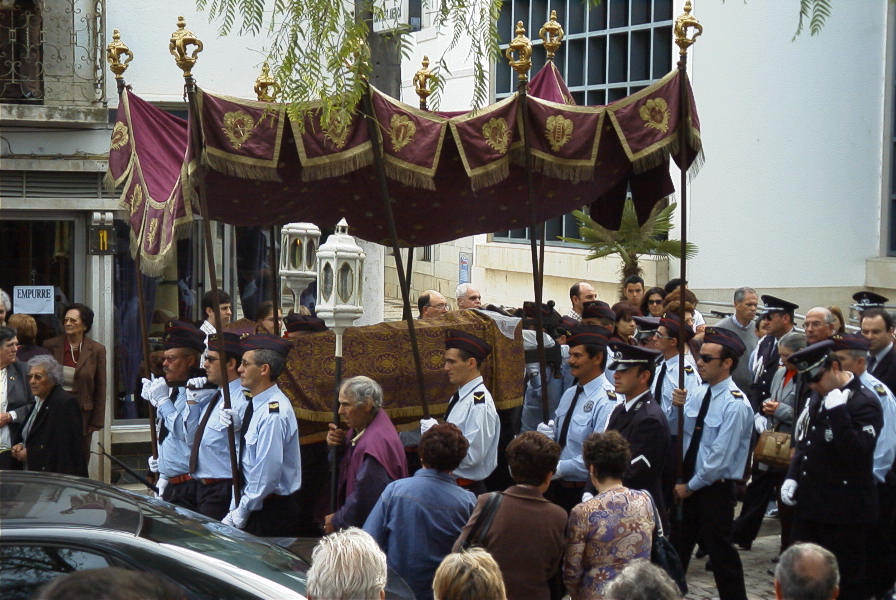 2004-04-04-021-Procession-in-Tavira