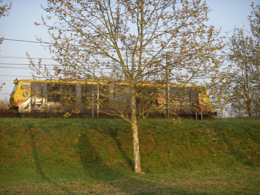 2009-04-14-005-Freight-Train