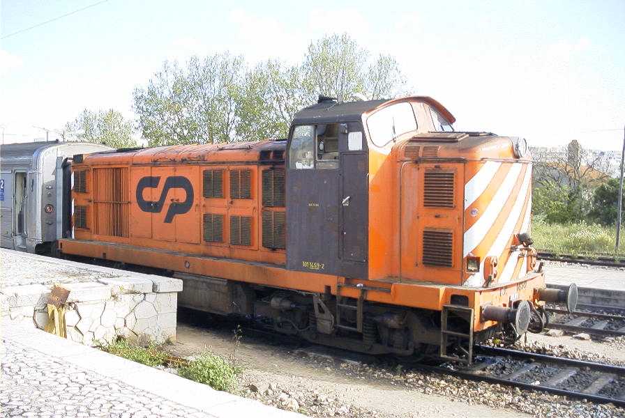 2003-04-19-001-Locomotive