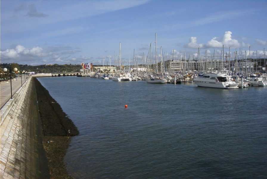 2003-04-21-001-Harbour-at-Lagos