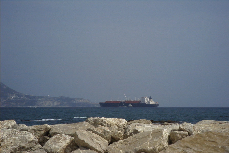 2005-04-01-006-gas-tanker