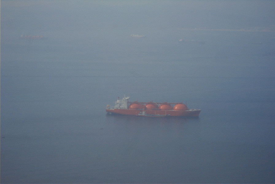2006-02-15-026-Gas-tanker