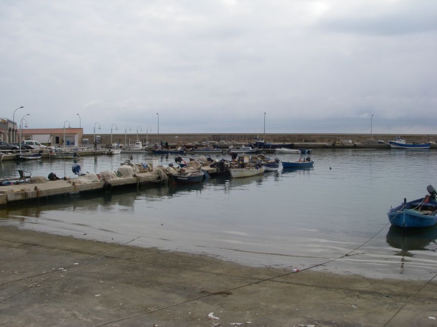 2009-02-16-014-L-Ampolla-Harbour