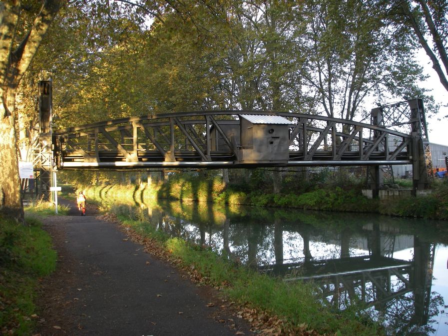 2010-10-27-014-Canal-Du-Midi-Lifting-Bridge