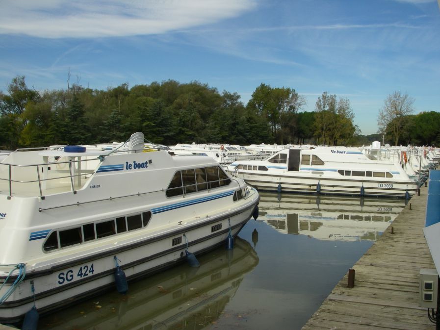 2010-10-27-039-Le-Boat-Boatyard