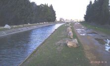 2011-02-20-002-Canal-near-Nimes