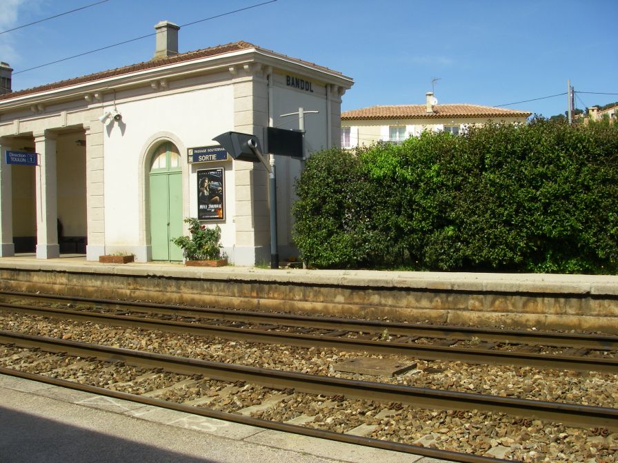 2011-04-13-020-Bandol-Station