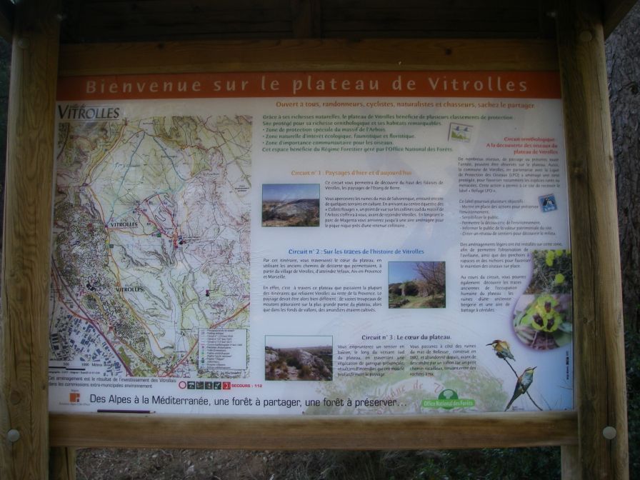 2011-04-10-012-Plateau-de-Vitrolles-Sign