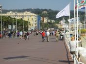 2011-04-20-003-Busy-Sea-Front-in-Nice