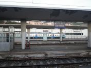 2012-04-07-001-Savona-Station-Odd-Pillars
