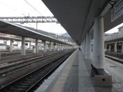 2012-04-07-003-Savona-Station-Odd-Pillars